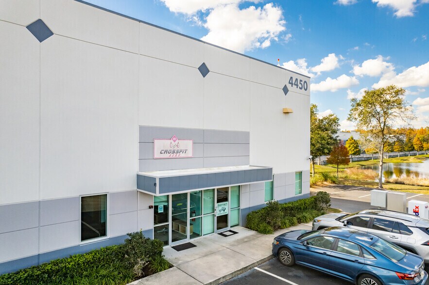 More Photos Of 4450 Pet Ln, Lutz Distribution For Lease