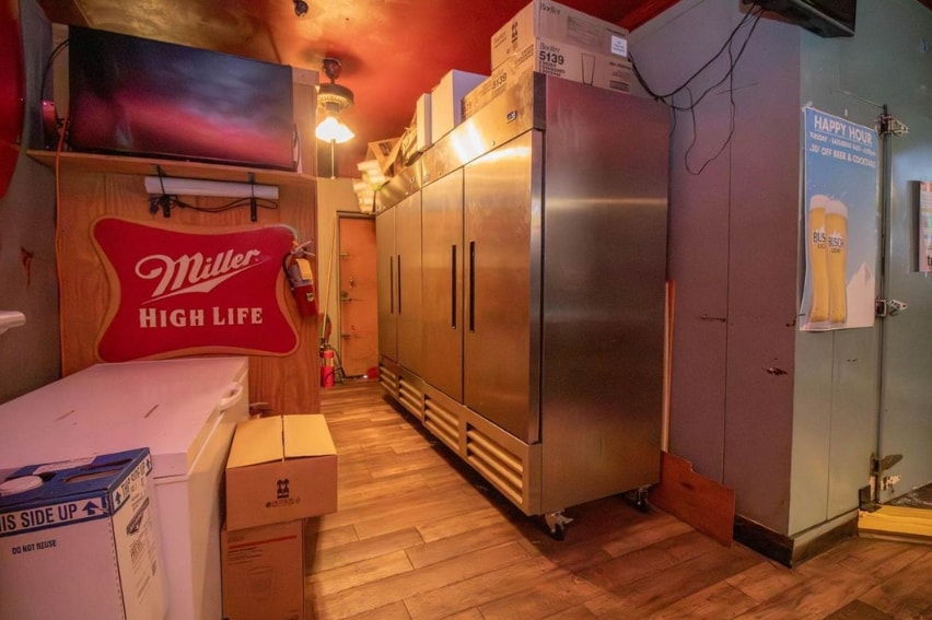 More Photos Of 160 Maincross St, Eldorado Bar For Sale