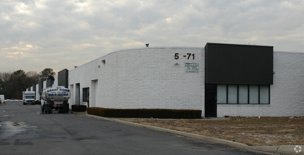 Primary Photo Of 51-71 Windsor Pl, Central Islip Warehouse For Lease
