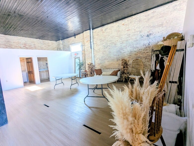 More Photos Of 1017 Washington Ave, Bay City Storefront Retail Residential For Sale