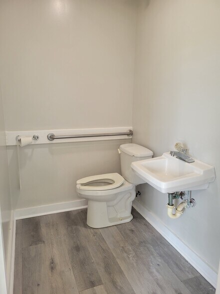 More Photos Of 6226 GA-72 Hwy, Colbert Office For Lease