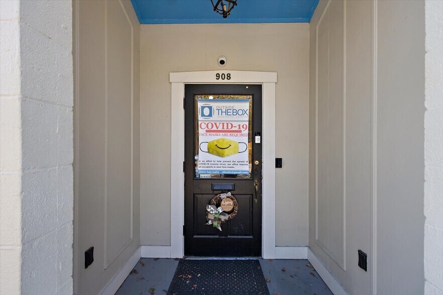 More Photos Of 908 Cherry St, Vicksburg Office For Sale