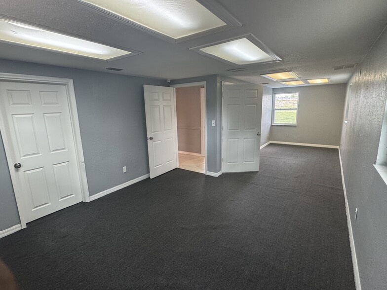 More Photos Of 11412 N Central Ave, Tampa Office For Lease