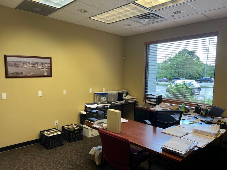 More Photos Of 11085 Montgomery Rd, Montgomery Flex For Lease