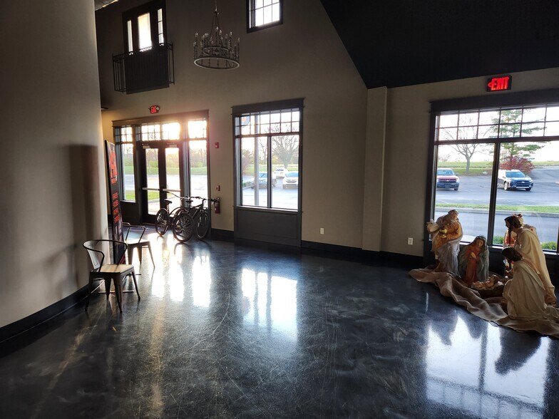 More Photos Of 100-400 Byrd Way, Greenwood Storefront Retail Office For Lease