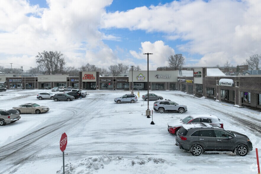 More Photos Of 3673 Lexington Ave N, Arden Hills Storefront For Lease