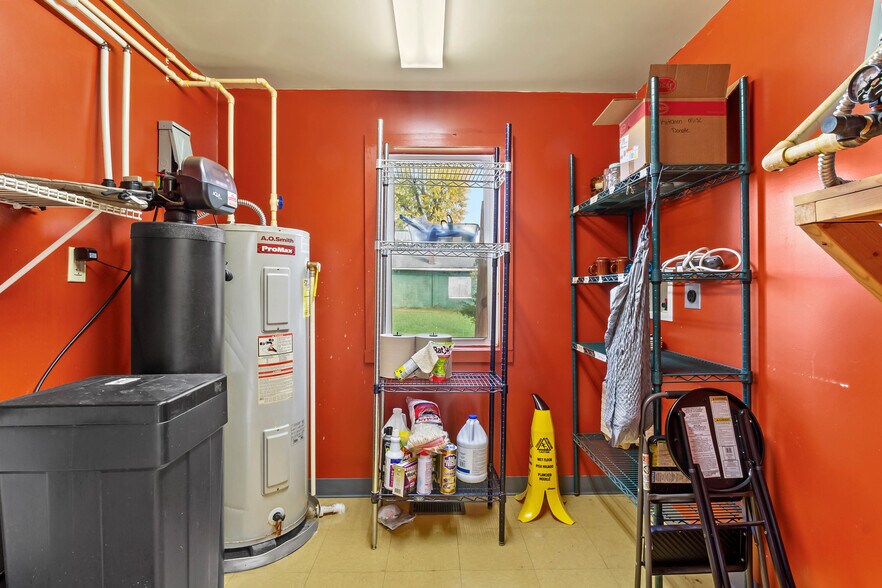 More Photos Of 54 S Main St, Magnetic Springs Restaurant For Sale