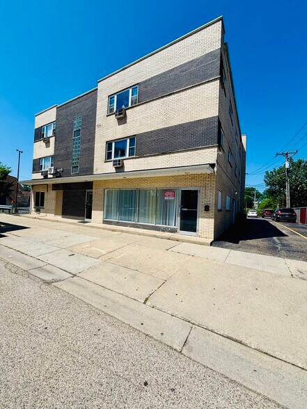 More Photos Of 2052 Western Ave, Waukegan Storefront For Lease