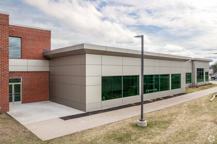 More Photos Of 78 Barnum Rd, Devens Light Manufacturing For Lease