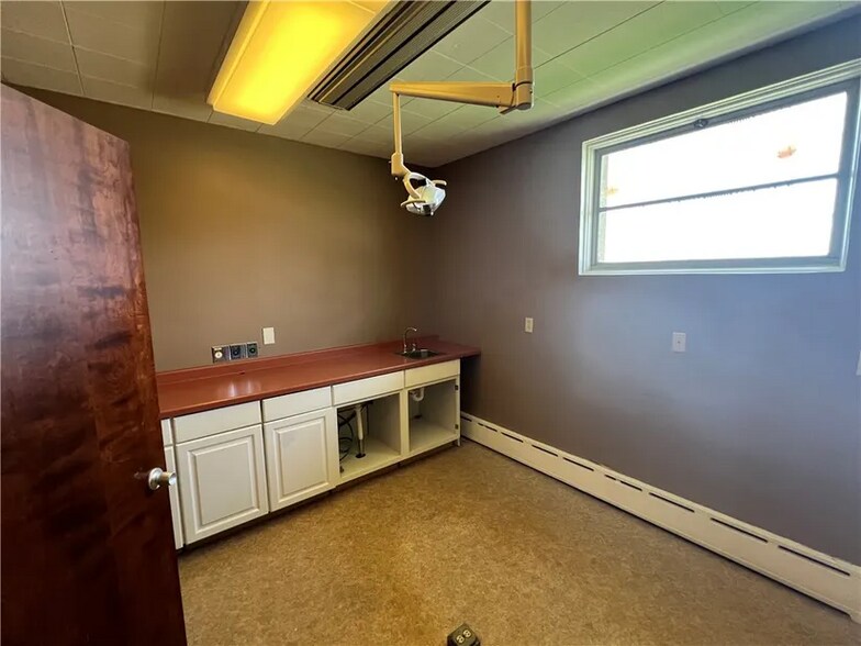 More Photos Of 909 N Logan Ave, Danville Medical For Sale