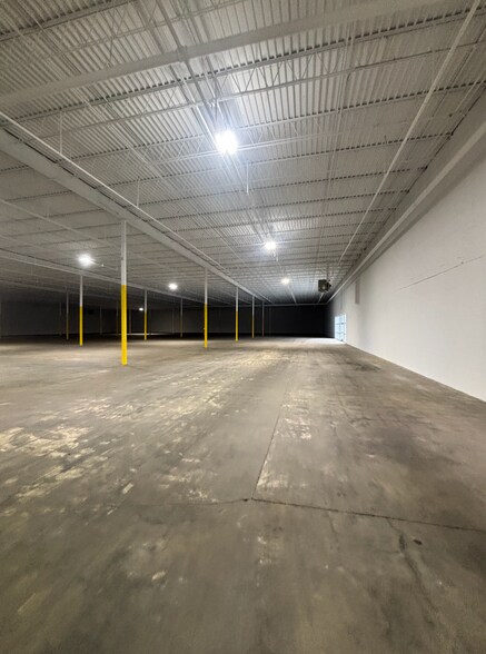 More Photos Of 4680 Caprice Dr, Middletown Warehouse For Lease