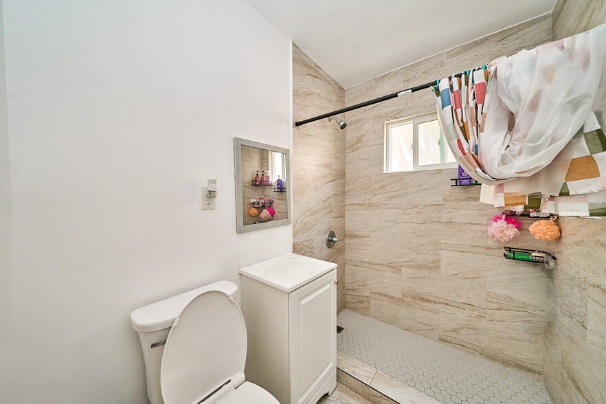 More Photos Of 2001 W Myrtle St, Santa Ana Apartments For Sale