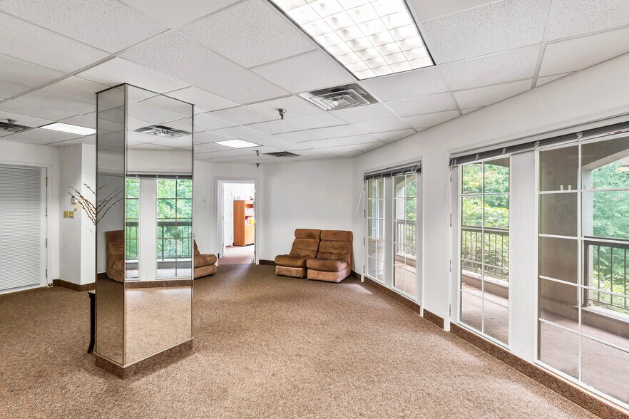 More Photos Of 4600 N Park Ave, Chevy Chase Medical For Sale