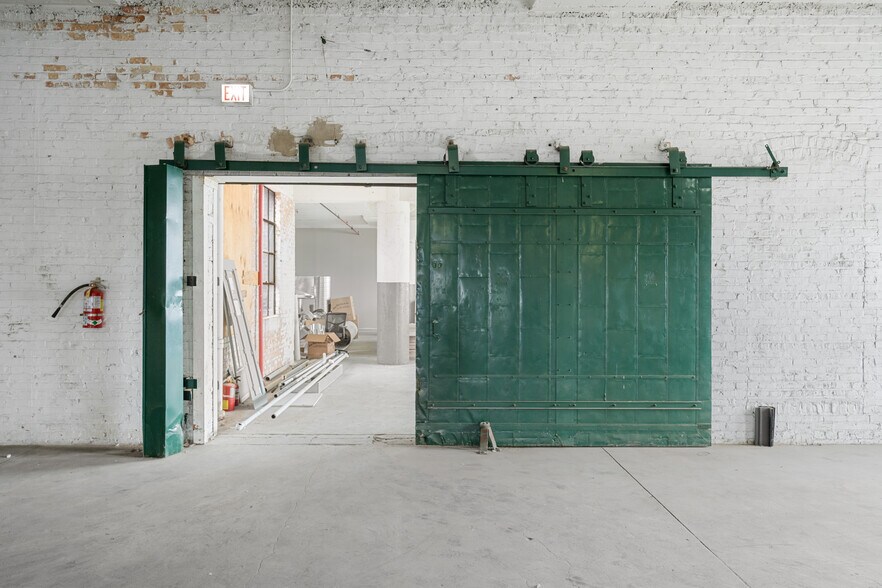 More Photos Of 1001 N North Branch St, Chicago Flex For Lease
