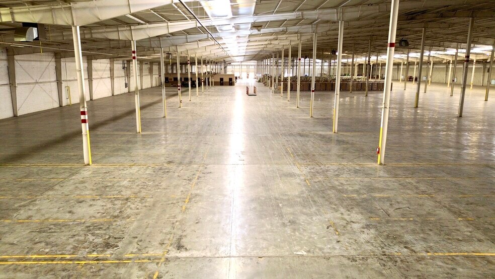 More Photos Of 103 S Acres St, Sikeston Distribution For Lease