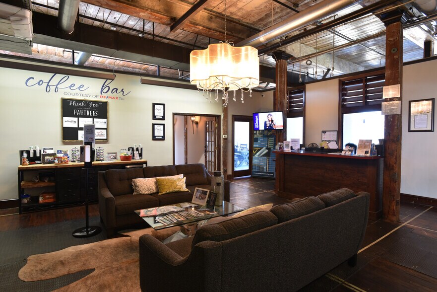 More Photos Of 554 W Main St, Buford Office For Lease