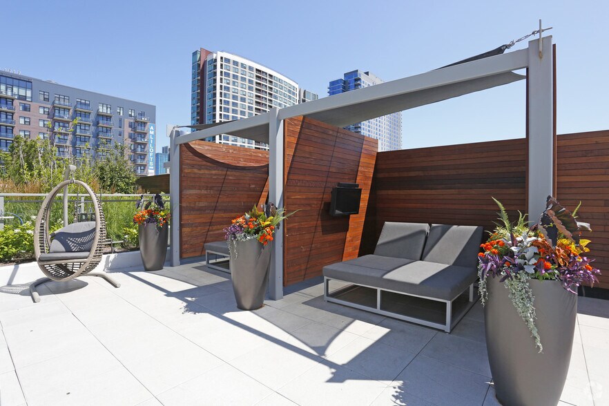 More Photos Of 801 S Financial Pl, Chicago Apartments For Lease