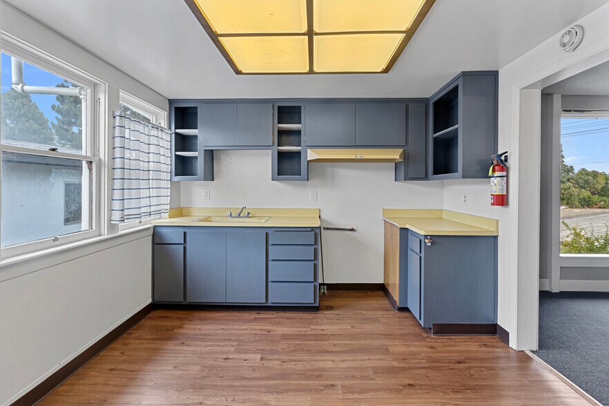 More Photos Of 2242 Washington Ave, San Leandro Office Residential For Sale