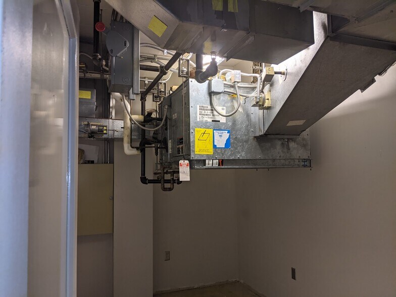 More Photos Of 184 Salem Ave, Dayton Office Residential For Lease