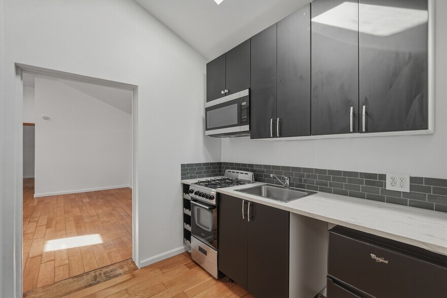 More Photos Of 137 Arena St, El Segundo Flex For Sale