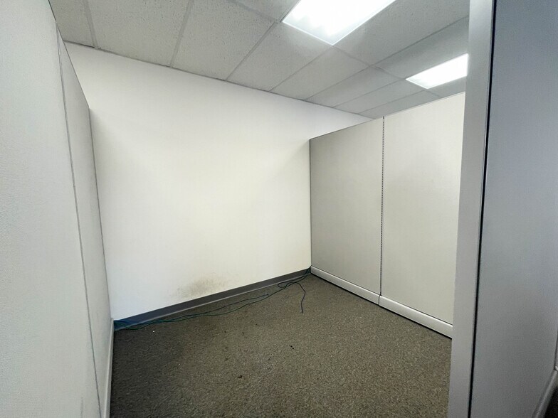 More Photos Of 6252 N Lincoln Ave, Chicago Office For Lease