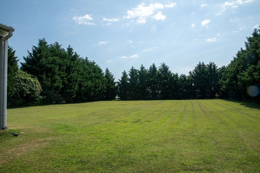 More Photos Of 719 S DuPont Blvd, Milford Flex For Sale