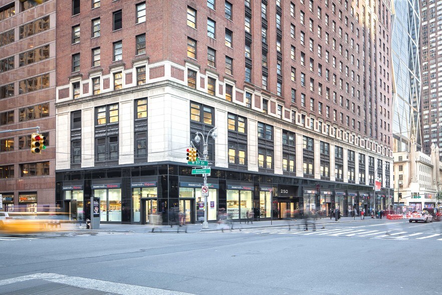 More Photos Of 250 W 57th St, New York Office For Lease