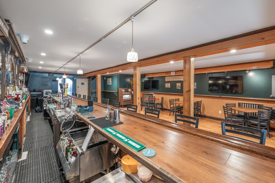 More Photos Of 30-32 Front St, Greenport Storefront Retail Residential For Sale