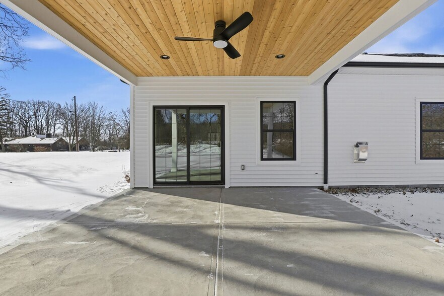 More Photos Of 100 Huselton Dr, Butler Multifamily For Sale
