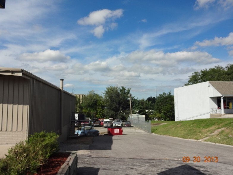 More Photos Of 821 SW Us-40 Hwy, Blue Springs Freestanding For Lease