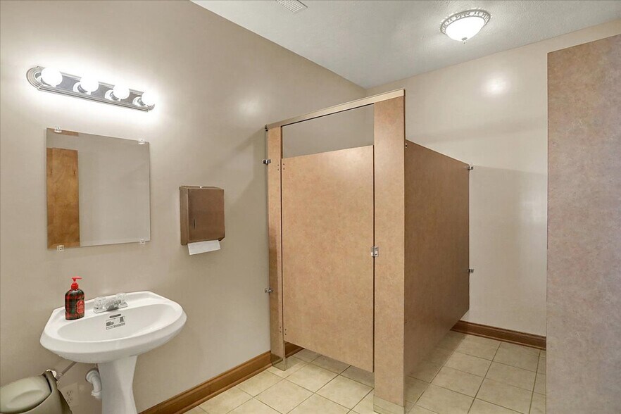 More Photos Of 300 E Third St, Carthage Religious Facility For Sale