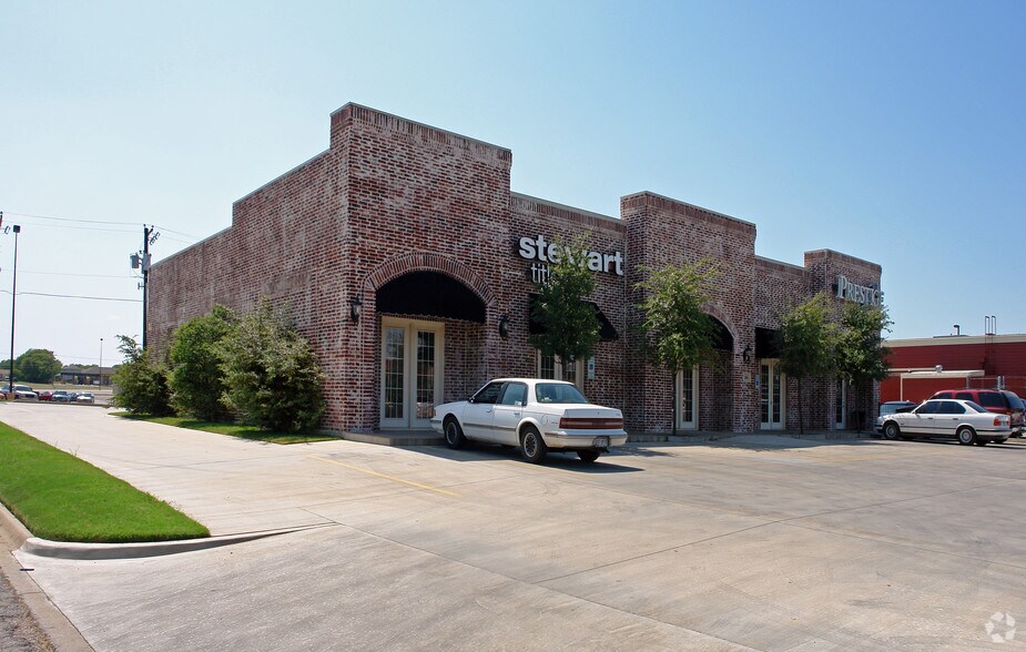 Primary Photo Of 106 Hyde Park Blvd, Cleburne Office For Lease