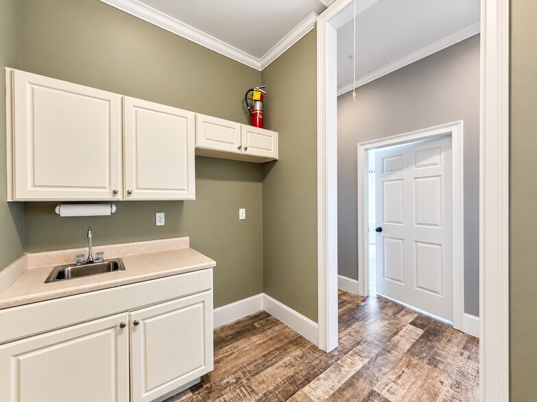 More Photos Of 501 S Main St, Alpharetta Medical For Lease