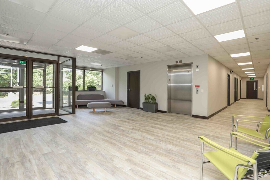 More Photos Of 880 Harrison St SE, Leesburg Coworking Space