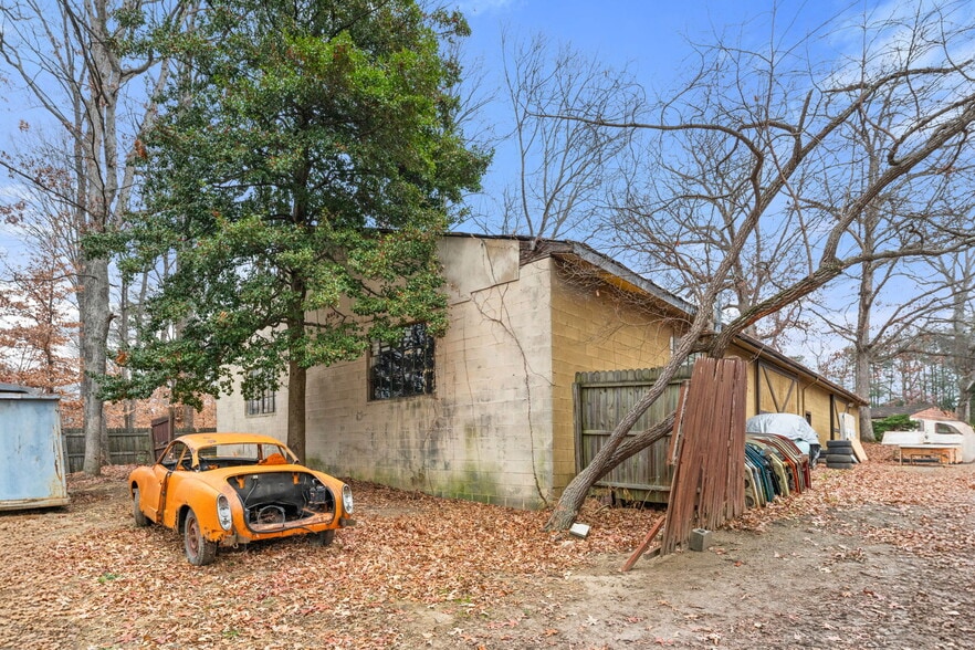 More Photos Of 8906 Hooes Rd, Lorton Specialty For Sale
