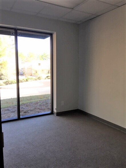 More Photos Of 509 Mineral Trace, Birmingham Light Distribution For Lease
