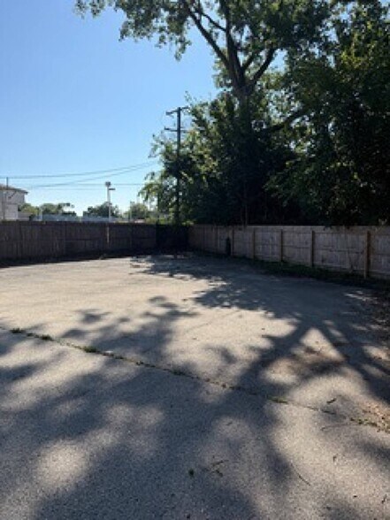 More Photos Of 1815 Dundee Rd, Northbrook Storefront Retail Office For Sale