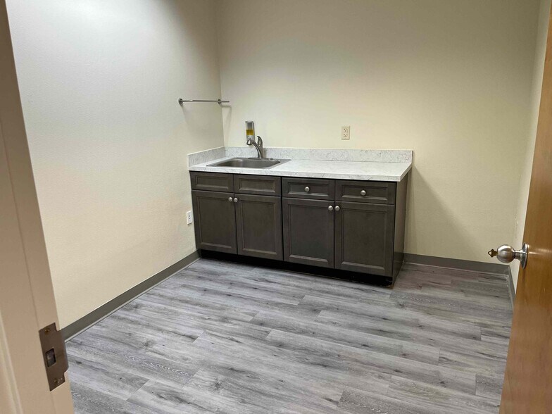 More Photos Of 4502 35th St, Orlando Office Residential For Lease