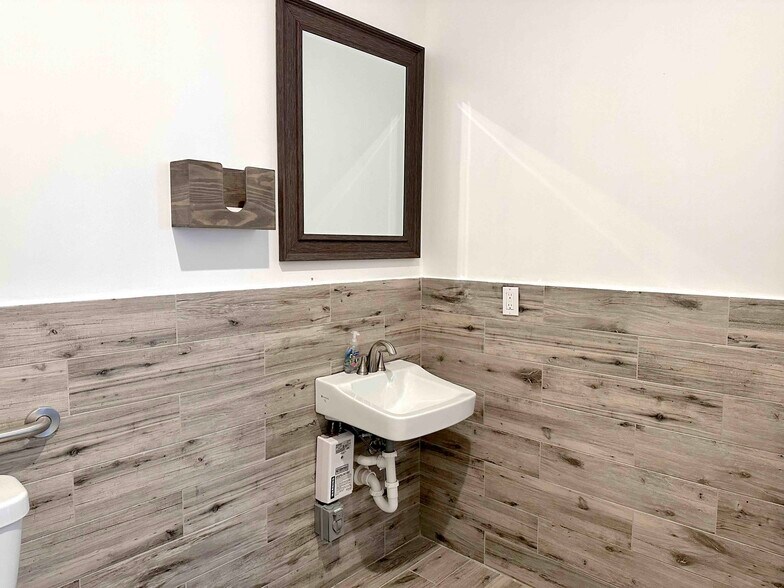 More Photos Of 255 W Lebanon, Frisco Medical For Lease