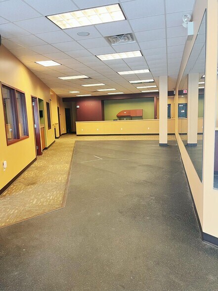 More Photos Of 2326-2342 N Farwell Ave, Milwaukee Freestanding For Lease