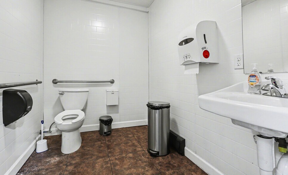 More Photos Of 130 E Water St, Constantine General Retail For Sale