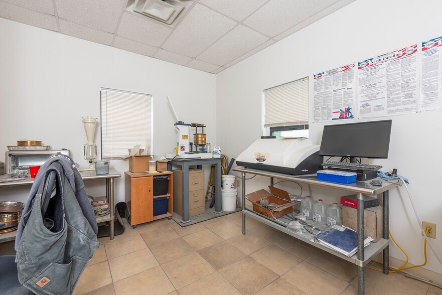 More Photos Of 45 Spiral Rd, Arden Warehouse For Sale