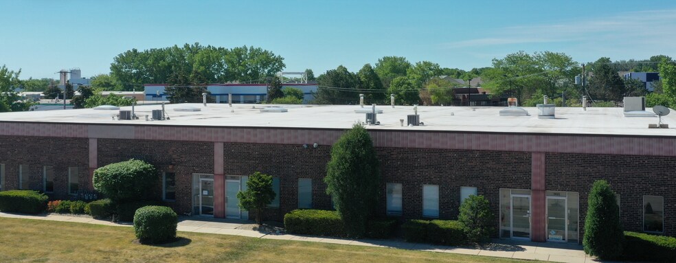 More Photos Of 1421-1431 Armour Blvd, Mundelein Warehouse For Lease