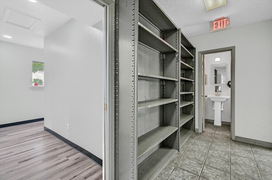 More Photos Of 815 Pecan Grove Rd E, Sherman Medical For Sale