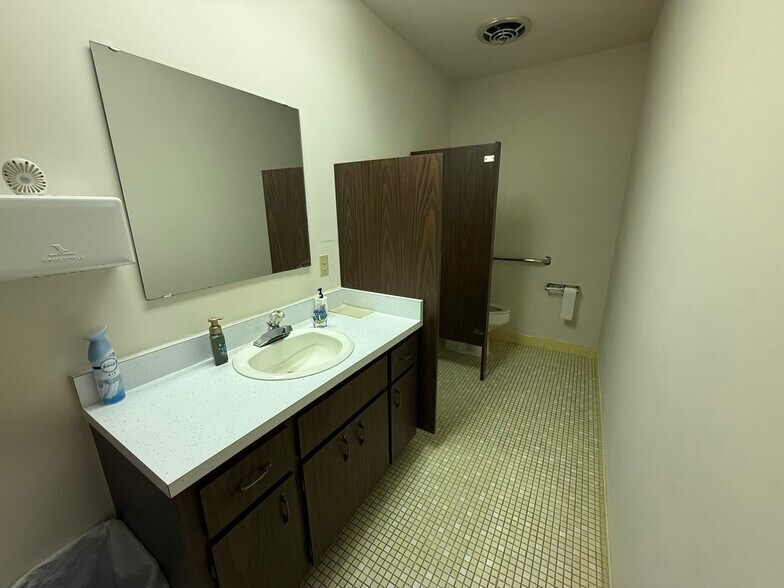 More Photos Of 1212 NE 36th Ave, Ocala Freestanding For Lease