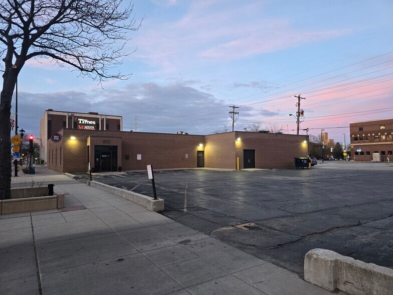 More Photos Of 317 W Walnut St, Green Bay Office For Lease