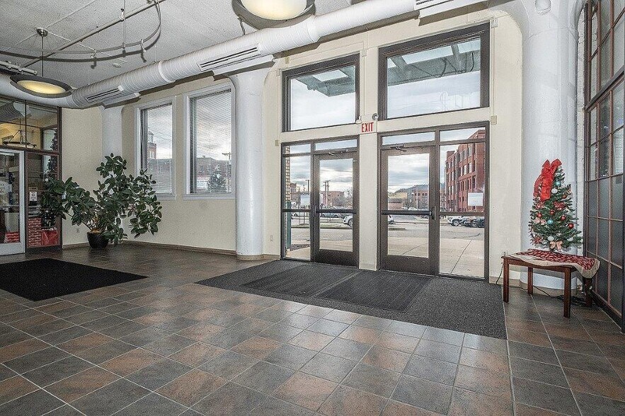 More Photos Of 2001 Main St, Wheeling Office For Lease