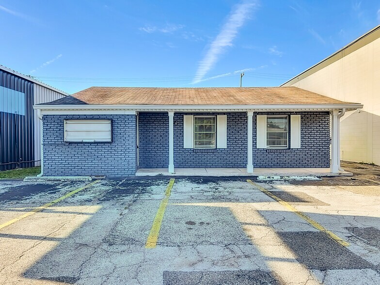More Photos Of 1976 W Fairbanks Ave, Winter Park General Retail For Sale