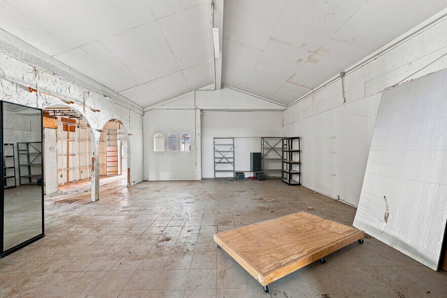 More Photos Of 200 Mission Rd, San Antonio Flex For Sale