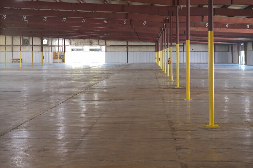 More Photos Of 847 W Main St, Lake City Warehouse For Lease